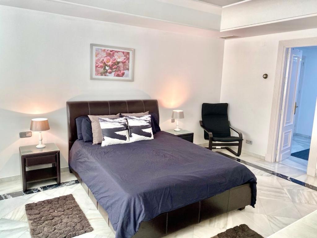 Puerto Banus Beachfront .gray D'albion . Amazing Location Appartamento *